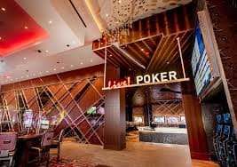 Meja blackjack Evolution Gaming dengan dealer dan opsi pilihan Antarmuka permainan blackjack dealer langsung